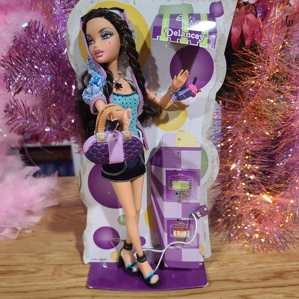 RARE! 2007 BARBIE MY SCENE STREET SWEET DELAMCEY DOLL STILL ATTACHED TO BOX!